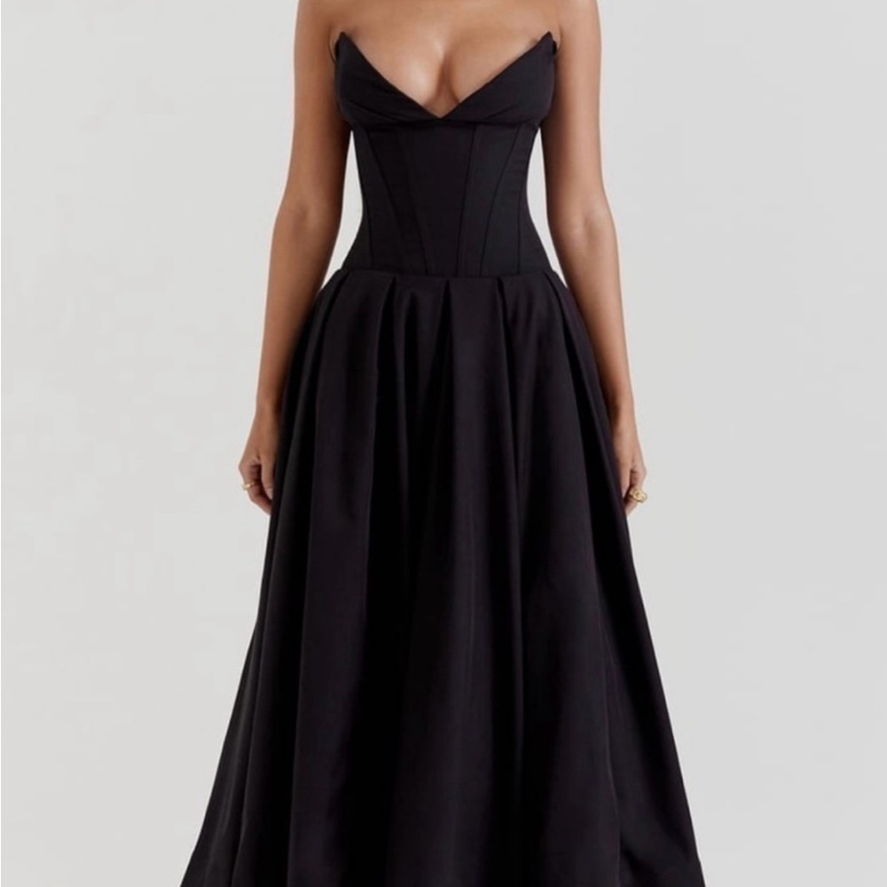 House of CB Lady
Dress in Black - Medium - Larger Cup Size